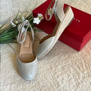 Kelly & Katie Naka Silver closed toe Shoes
